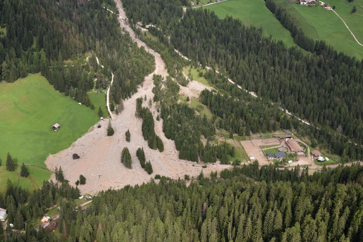 Bevölkerungsschutz: Sofortmaßnahmen und Lokalaugenscheine nach Unwetterereignissen in Südtirol - Fotos 8 Erkundungsflug am Tag nach dem Unwetter: Bronsarabach in St. Martin in Thurn (Foto: LPA/Agentur für Bevölkerungsschutz)