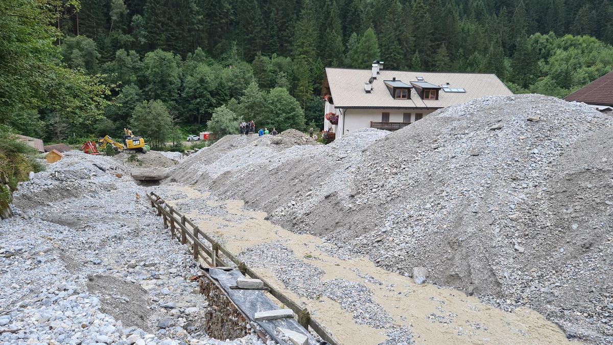 Bevölkerungsschutz: Sofortmaßnahmen und Lokalaugenscheine nach Unwetterereignissen in Südtirol - Fotos 7 An die 15.000 Kubikmeter Geröll sind in St. Anton in Pflersch niedergegangen. (Foto: LPA/Landesamt für Wildbach- und Lawinenverbauung Nord)